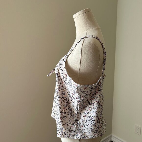 EUC American Eagle XXL Tie-Front Tank Top with Delicate Floral Pattern - Picture 2 of 13